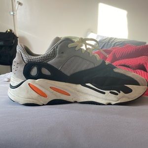 Yezzy 700 slightly worn